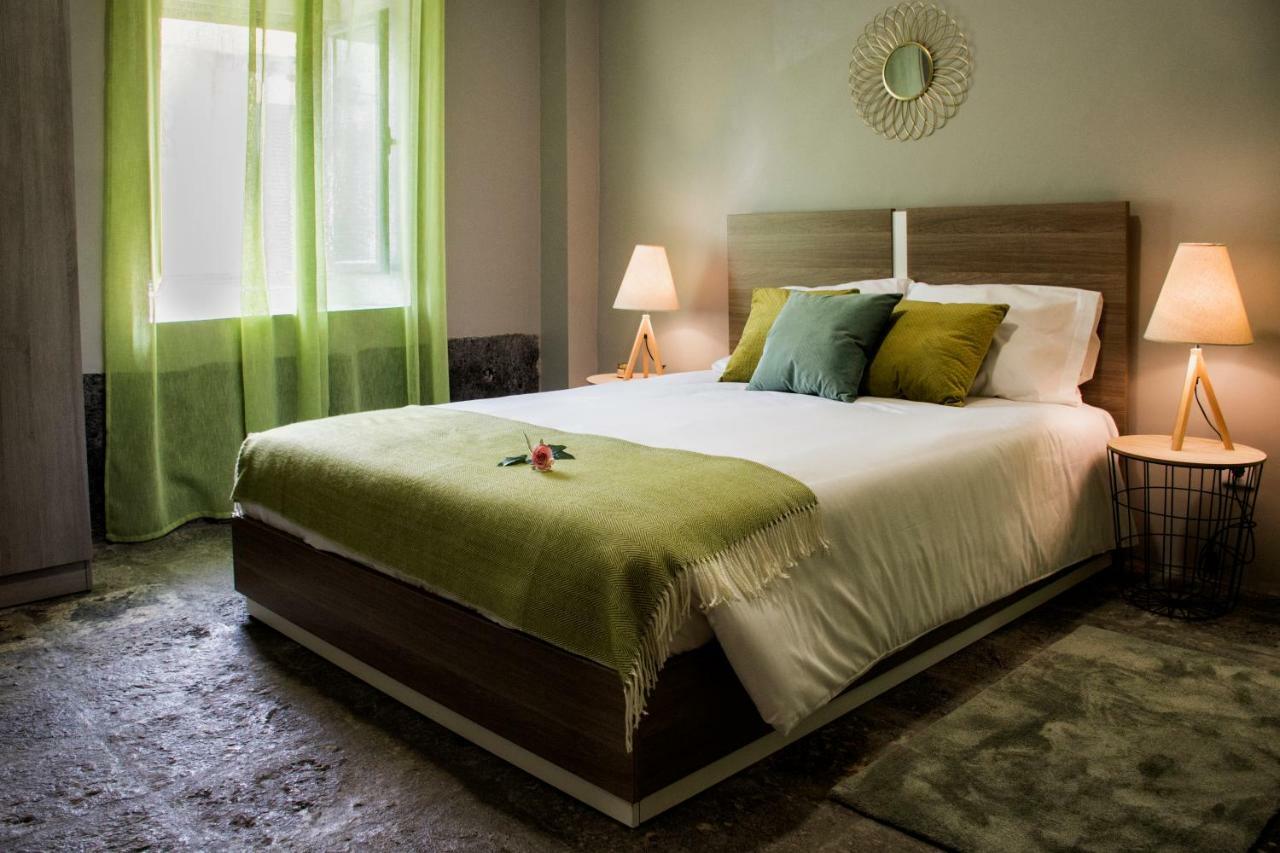 Stonehouse Apartment ปอนตาเดลกาดา ภายนอก รูปภาพ