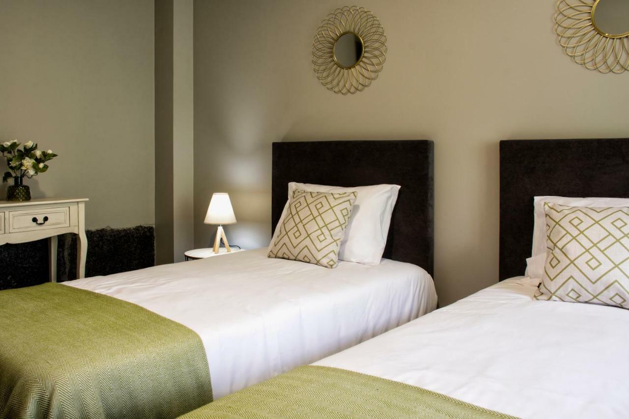 Stonehouse Apartment ปอนตาเดลกาดา ภายนอก รูปภาพ