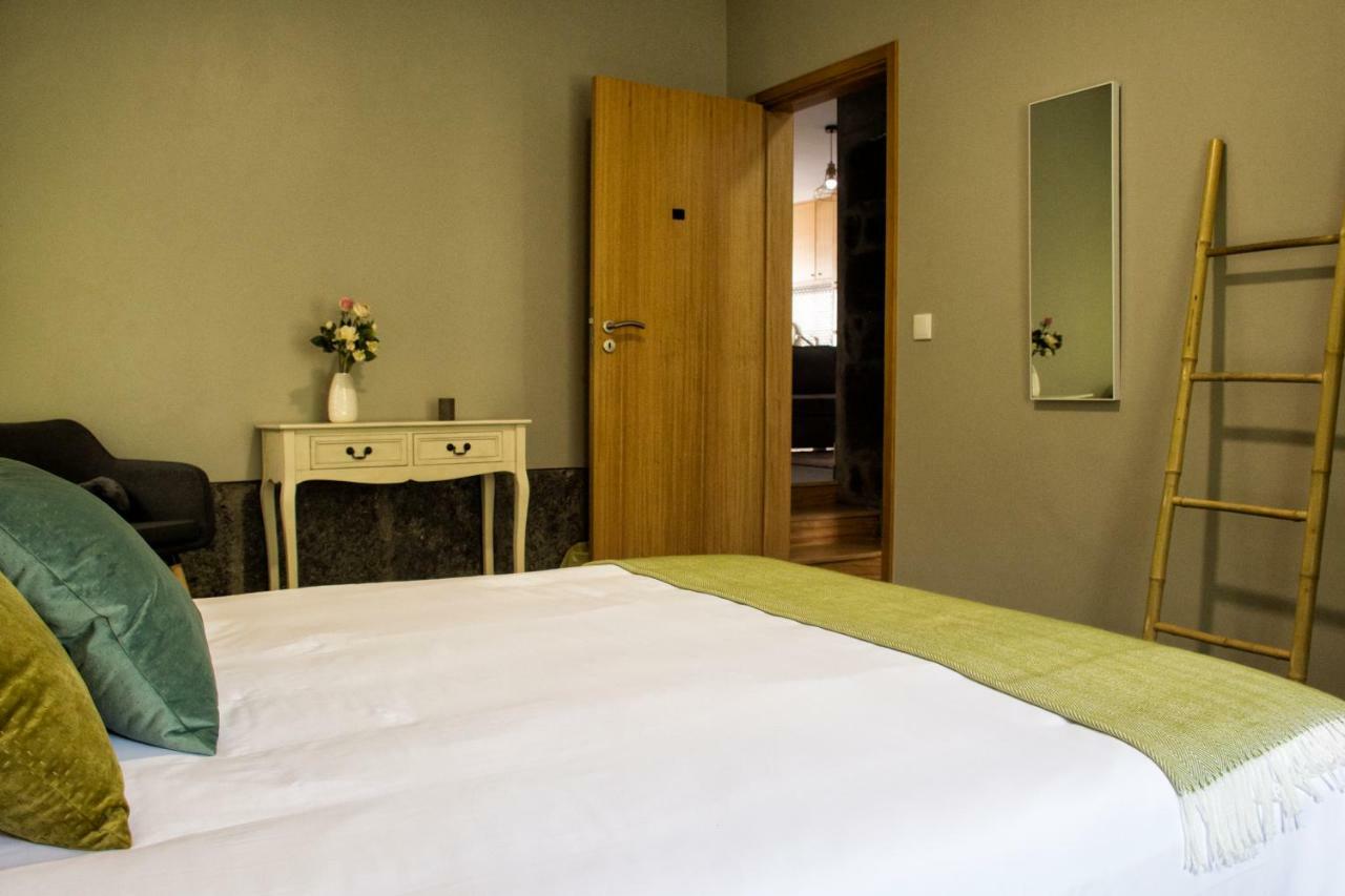 Stonehouse Apartment ปอนตาเดลกาดา ภายนอก รูปภาพ